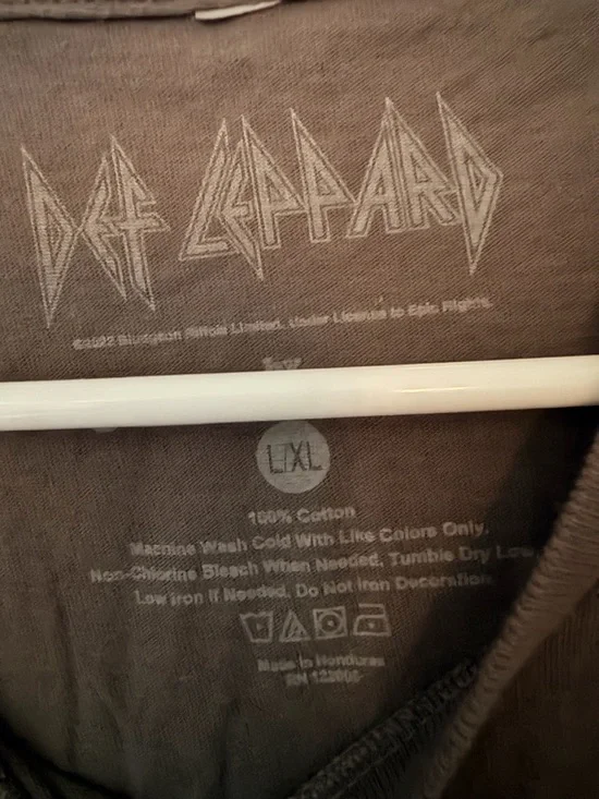 Def Leppard Pyromania Band Tee - Gray with Yellow Graphic - Picture 2 of 3